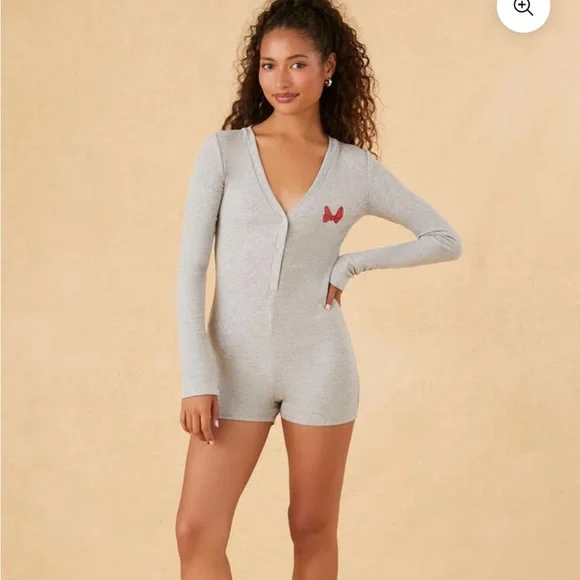 NWT DISNEY MINNIE MOUSE
PAJAMA ROMPER Gray long-sleeve snap button women small - Picture 2 of 10